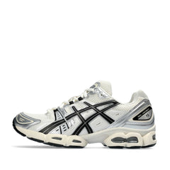 Un paio di Asics Gel-Nimbus 9 Footwear Un paio di Asics Gel-Nimbus 9 Footwear