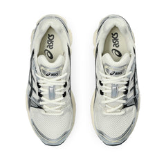 Un paio di Asics Gel-Nimbus 9 Footwear Un paio di Asics Gel-Nimbus 9 Footwear