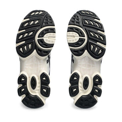 Un paio di Asics Gel-Nimbus 9 Footwear Un paio di Asics Gel-Nimbus 9 Footwear
