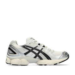 Un paio di Asics Gel-Nimbus 9 Footwear Un paio di Asics Gel-Nimbus 9 Footwear