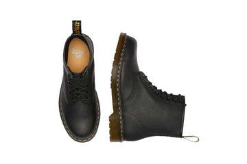 Un paio di Dr Martens 1460 8 Eye Boot Black Greasy Footwear Un paio di Dr Martens 1460 8 Eye Boot Black Greasy Footwear
