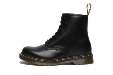 Un paio di Dr Martens 1460 8 Eye Boot Black Smooth Footwear Un paio di Dr Martens 1460 8 Eye Boot Black Smooth Footwear