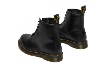 Un paio di Dr Martens 1460 8 Eye Boot Black Smooth Footwear Un paio di Dr Martens 1460 8 Eye Boot Black Smooth Footwear