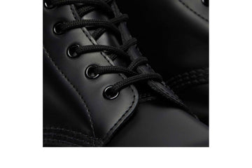 Un paio di Dr Martens 1460 8 Eye Boot Black Smooth Footwear Un paio di Dr Martens 1460 8 Eye Boot Black Smooth Footwear