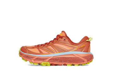 Un paio di Hoka One Mafate Speed 2 Footwear Un paio di Hoka One Mafate Speed 2 Footwear
