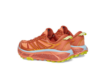 Un paio di Hoka One Mafate Speed 2 Footwear Un paio di Hoka One Mafate Speed 2 Footwear