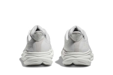 Un paio di Hoka One Clifton 9 Footwear Un paio di Hoka One Clifton 9 Footwear
