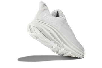 Un paio di Hoka One Clifton 9 Footwear Un paio di Hoka One Clifton 9 Footwear