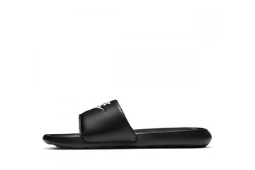 Un paio di Nike Victory One Slide Footwear Un paio di Nike Victory One Slide Footwear
