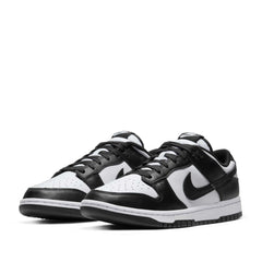 Un paio di Nike Dunk Low Retro Footwear Un paio di Nike Dunk Low Retro Footwear
