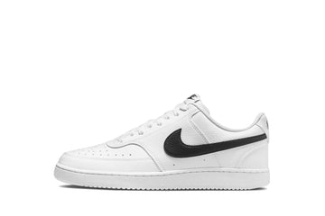 Un paio di Nike Court Vision Low Next Nature Footwear Un paio di Nike Court Vision Low Next Nature Footwear