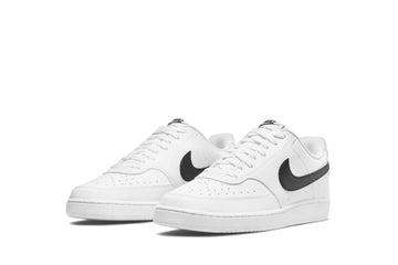 Un paio di Nike Court Vision Low Next Nature Footwear Un paio di Nike Court Vision Low Next Nature Footwear