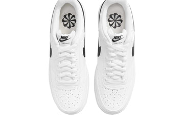 Un paio di Nike Court Vision Low Next Nature Footwear Un paio di Nike Court Vision Low Next Nature Footwear
