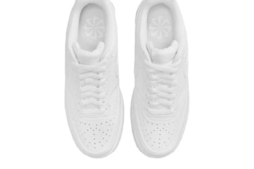 Un paio di Nike Court Vision Low Next Nature Footwear Un paio di Nike Court Vision Low Next Nature Footwear