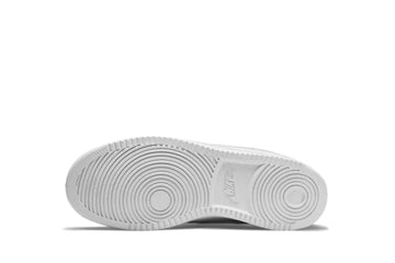 Un paio di Nike Court Vision Low Next Nature Footwear Un paio di Nike Court Vision Low Next Nature Footwear