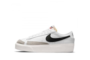 Un paio di Nike Blazer Low Platform Footwear Un paio di Nike Blazer Low Platform Footwear