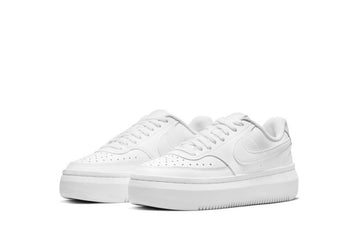 Un paio di Nike Court Vision Alta Footwear Un paio di Nike Court Vision Alta Footwear