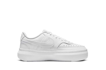 Un paio di Nike Court Vision Alta Footwear Un paio di Nike Court Vision Alta Footwear