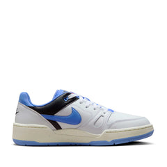 Un paio di Nike Full Force Low Footwear Un paio di Nike Full Force Low Footwear