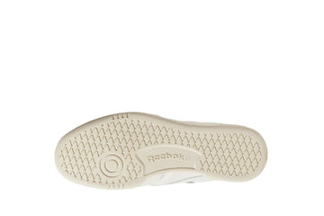 Un paio di Reebok Club C 1985 Tv Footwear Un paio di Reebok Club C 1985 Tv Footwear