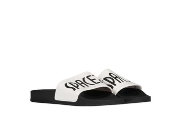 Un paio di Space23 Private Label Ciabatte Space 23 Footwear Un paio di Space23 Private Label Ciabatte Space 23 Footwear