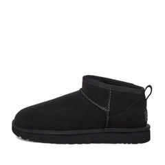 Un paio di Ugg Classic Ultra Mini Footwear Un paio di Ugg Classic Ultra Mini Footwear