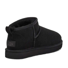 Un paio di Ugg Classic Ultra Mini Footwear Un paio di Ugg Classic Ultra Mini Footwear