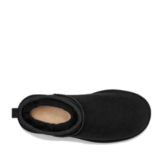 Un paio di Ugg Classic Ultra Mini Footwear Un paio di Ugg Classic Ultra Mini Footwear