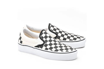 Un paio di Vans Classic Slip On Check Footwear Un paio di Vans Classic Slip On Check Footwear
