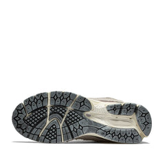 Un paio di New Balance 2002 Rda Protection Pack Footwear