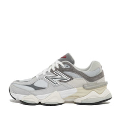 Un paio di New Balance 9060 Footwear