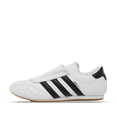Un paio di Adidas Originals Taekwondo W Footwear
