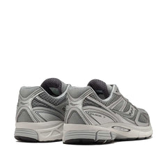 Un paio di Saucony Progrid Guide 7 Footwear