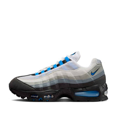 Un paio di Nike Air Max 95 Qs Footwear