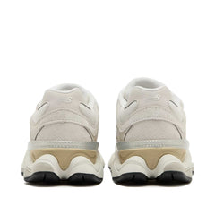 Un paio di New Balance 9060 Wht Footwear