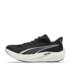 Un paio di Puma Deviate Nitro 4 Footwear