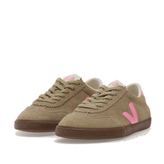 Un paio di Veja Volley Footwear