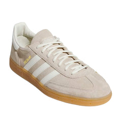 Un paio di Adidas Originals Handball Spezial Footwear