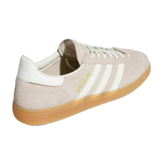 Un paio di Adidas Originals Handball Spezial Footwear