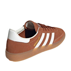 Un paio di Adidas Originals Handball Spezial Footwear