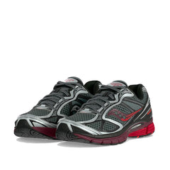 Un paio di Saucony Guide 7 Footwear
