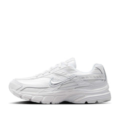 Un paio di Nike W Initiator Footwear