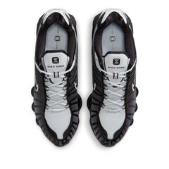 Un paio di Nike Shox Tl Footwear