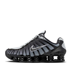 Un paio di Nike Shox Tl Footwear