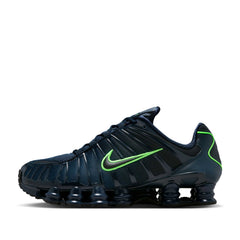 Un paio di Nike Shox Tl Footwear