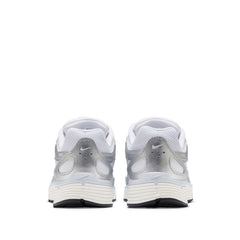 Un paio di Nike W P-6000 Footwear