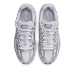 Un paio di Nike W P-6000 Footwear