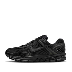 Un paio di Nike Zoom Vomero 5 Footwear