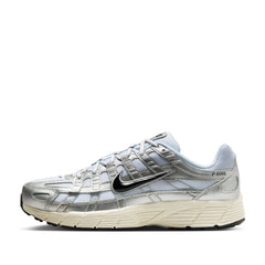Un paio di Nike P-6000 Footwear