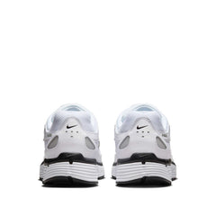 Un paio di Nike P-6000 Footwear